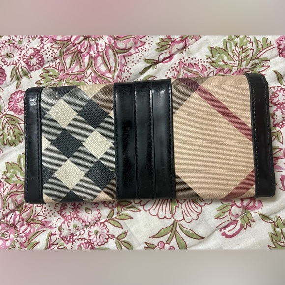 Burberry patent leather wallet - Picture 3 of 9